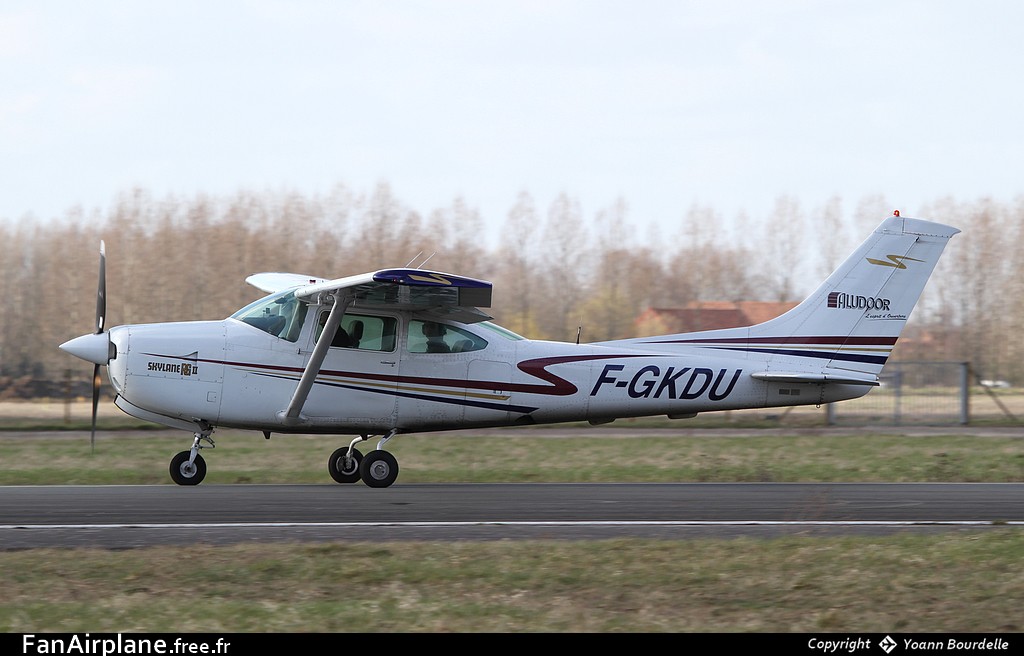 Cessna 182 R - F-GKDU