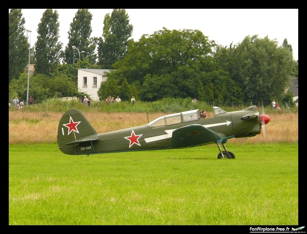 Yakovlev YAK-18 - OO-IAK