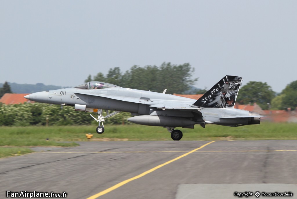 McDonnell Douglas F/A-18C Hornet - J-5011