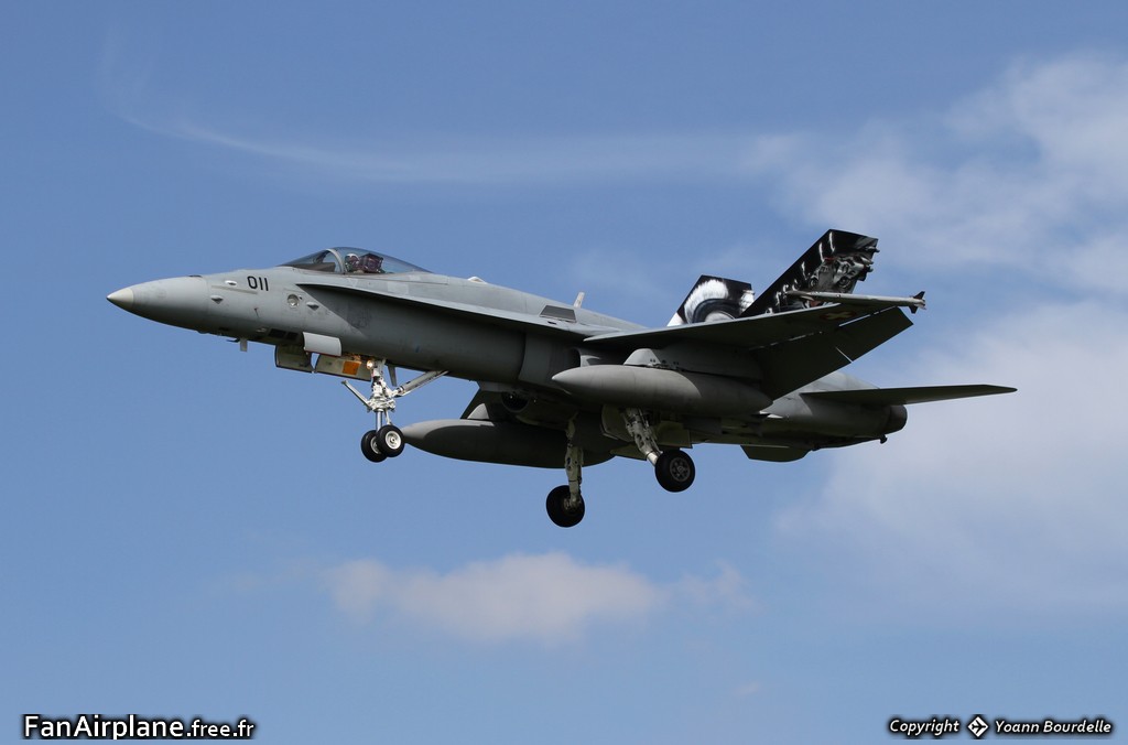 McDonnell Douglas F/A-18C Hornet - J-5011