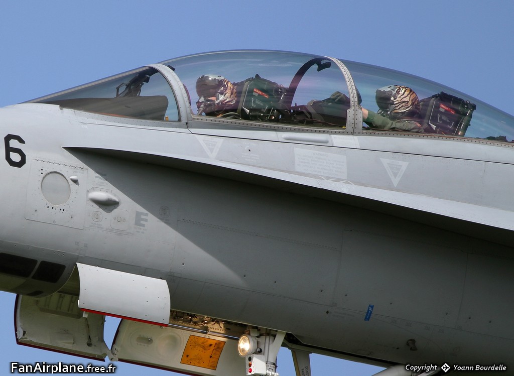 McDonnell Douglas F/A-18D Hornet - J-5236