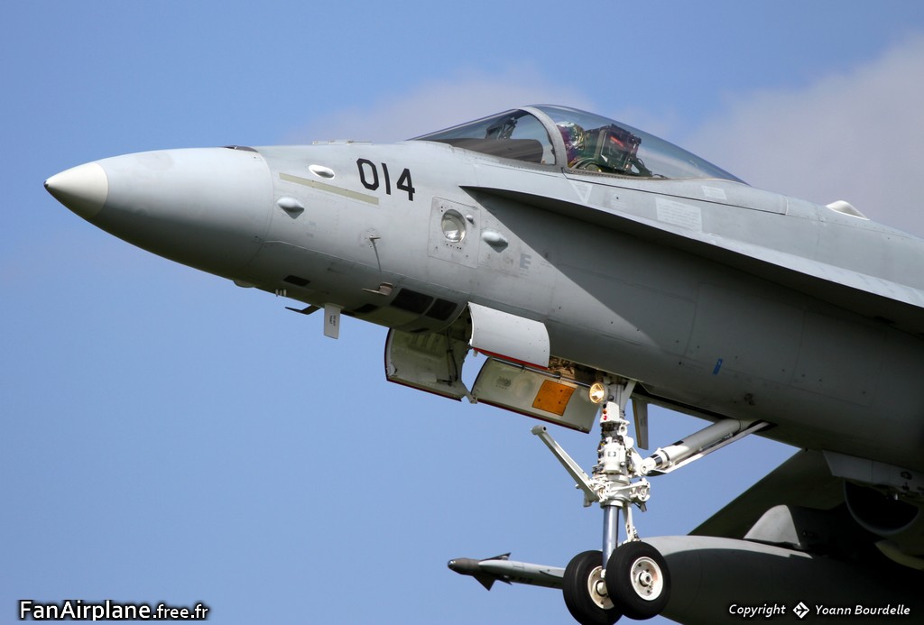 McDonnell Douglas F/A-18C Hornet - J-5014