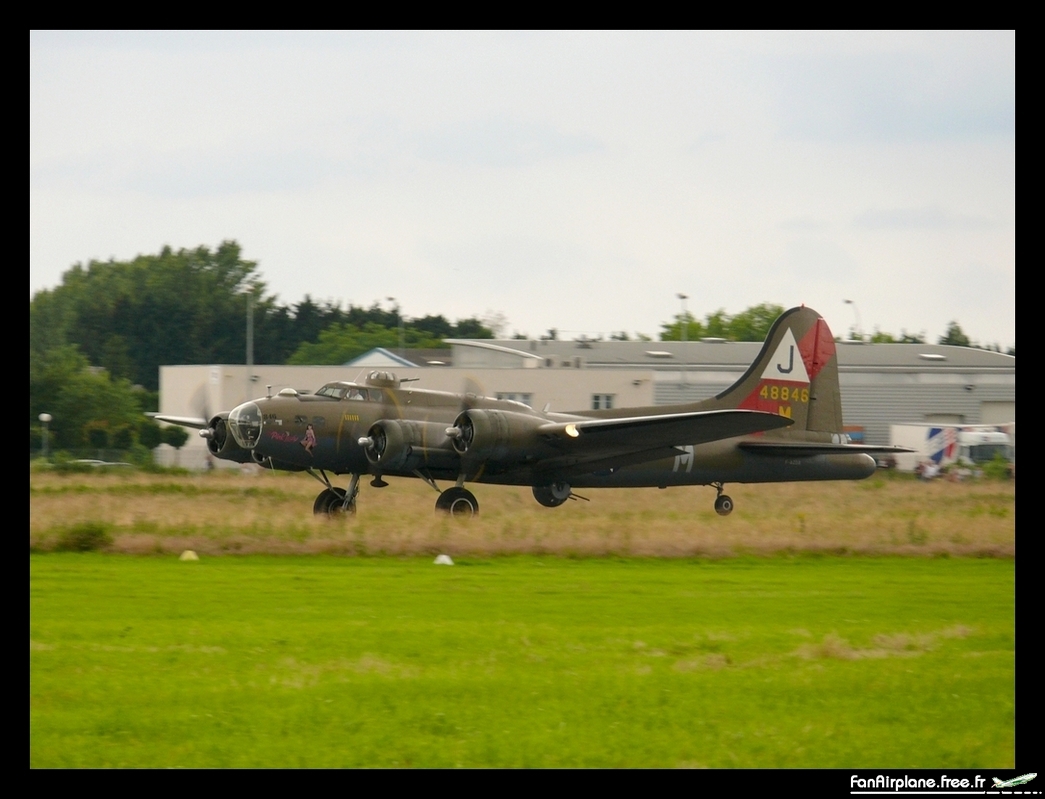 Boeing B-17G Flying Fortress (299P) - F-AZDX