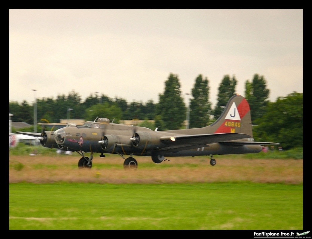 Boeing B-17G Flying Fortress (299P) - F-AZDX