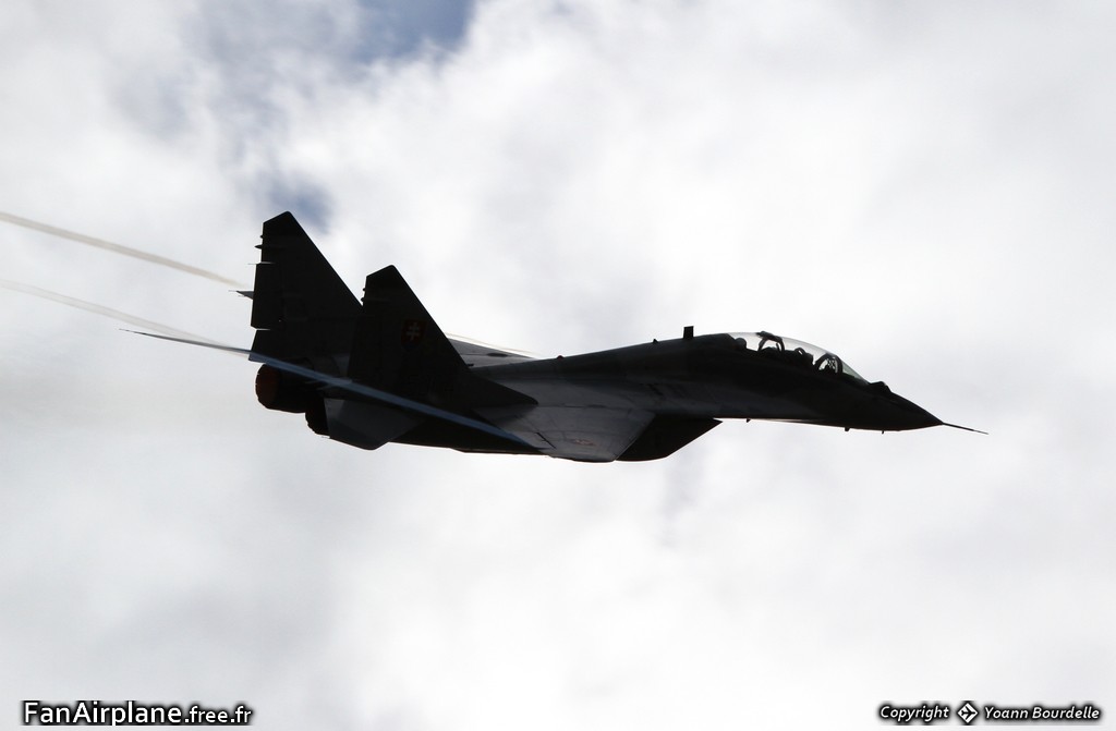 Mikoyan-Gurevich MiG-29UBS (9-51) - 5304 / SL
