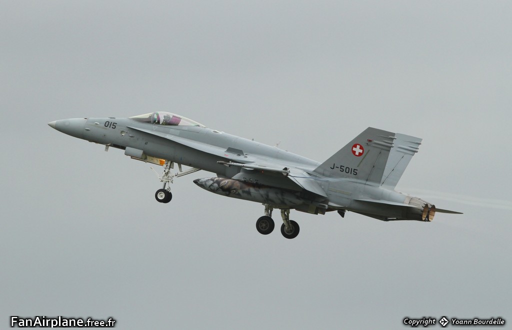 McDonnell Douglas F/A-18C Hornet - J-5015