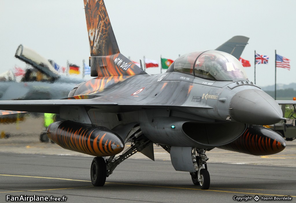 TUSAS F-16DJ Fighting Falcon - 93-0696