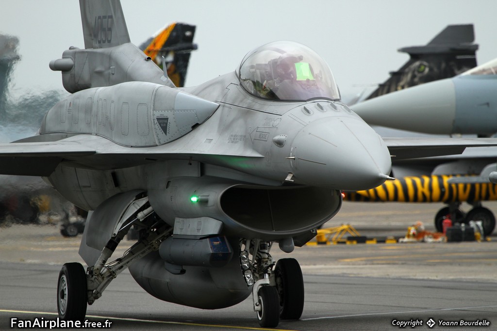 Lockheed Martin F-16CJ Fighting Falcon - 4055