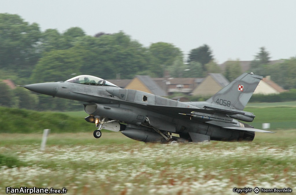 Lockheed Martin F-16CJ Fighting Falcon - 4058