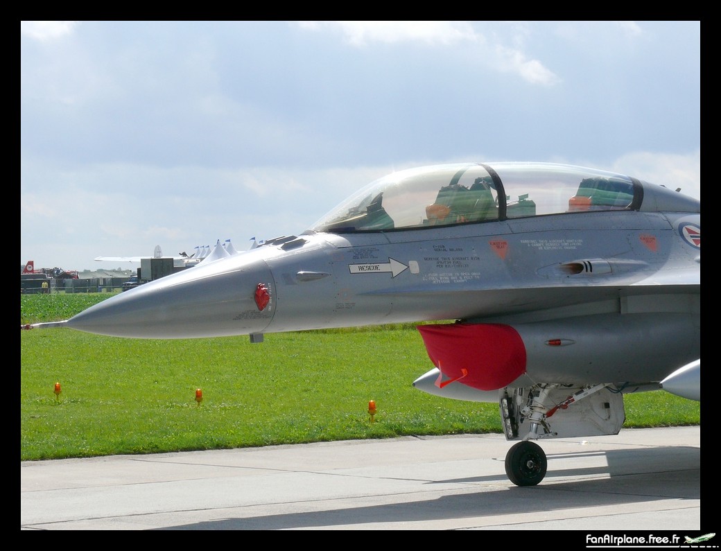 Fokker F-16BM Fighting Falcon - 693