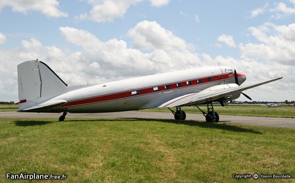 Douglas DC-3A - N49AG