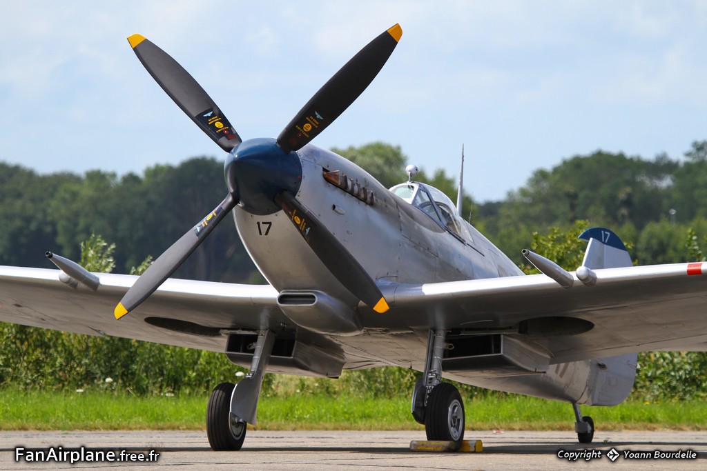 Supermarine 361 Spitfire LF9B - PH-OUQ