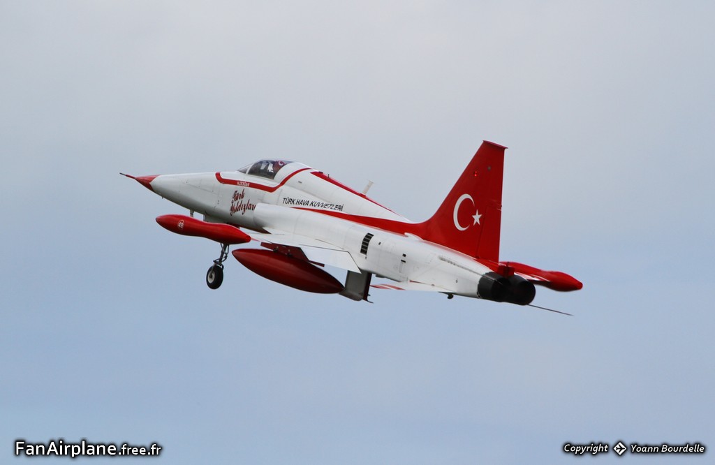 Canadair NF-5B (CL-226) - 3049