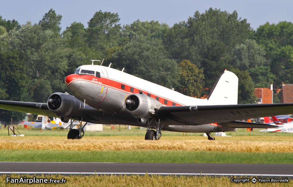 Douglas DC-3A - N49AG