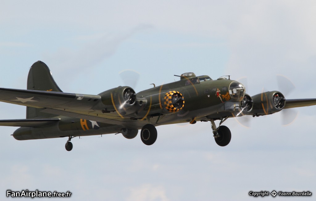 Boeing B-17G Flying Fortress (299P) - G-BEDF