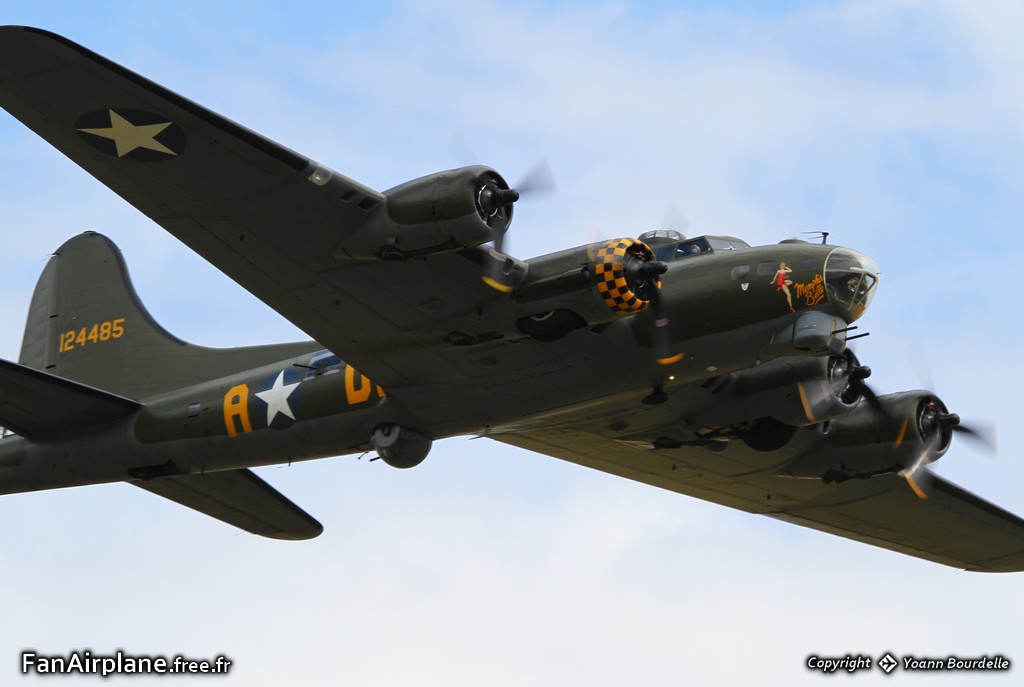 Boeing B-17G Flying Fortress (299P) - G-BEDF