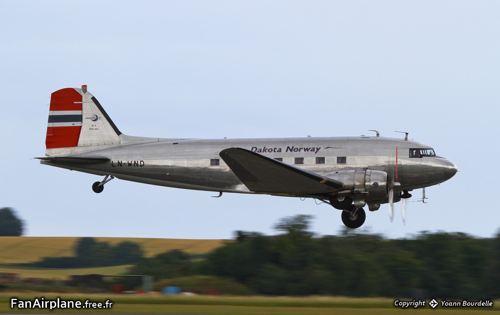 Douglas C-53D Skytrooper (DC-3) - LN-WND