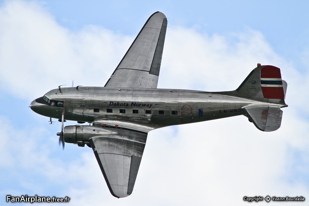 Douglas C-53D Skytrooper (DC-3) - LN-WND