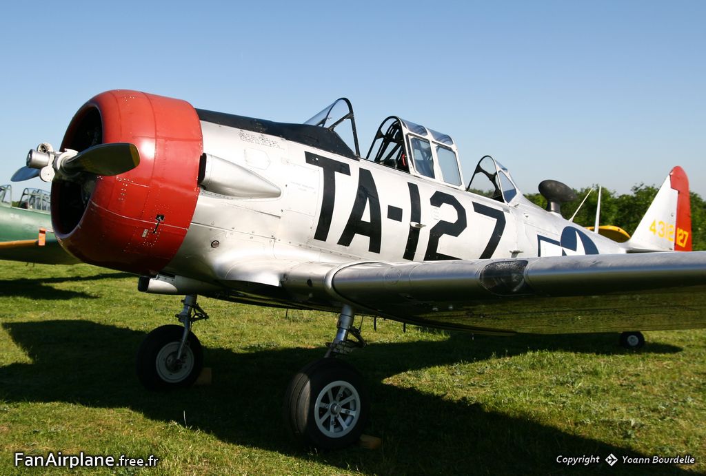 North American AT-6C Texan - F-AZBE
