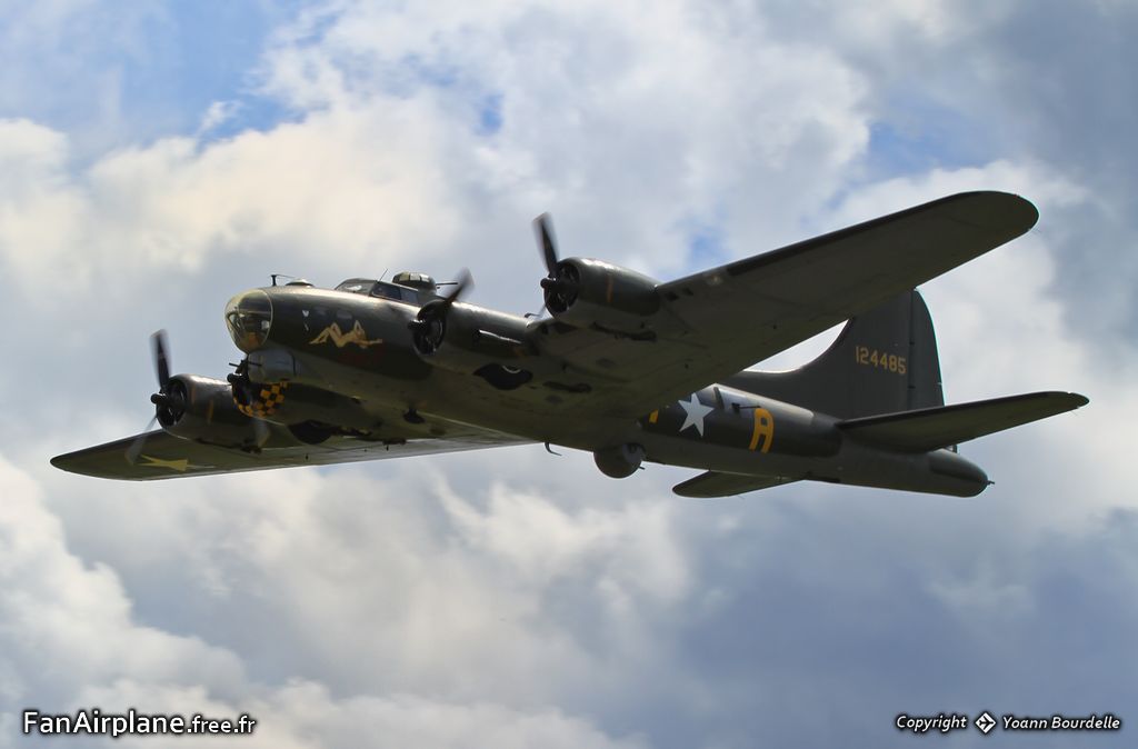 Boeing B-17G Flying Fortress (299P) - G-BEDF