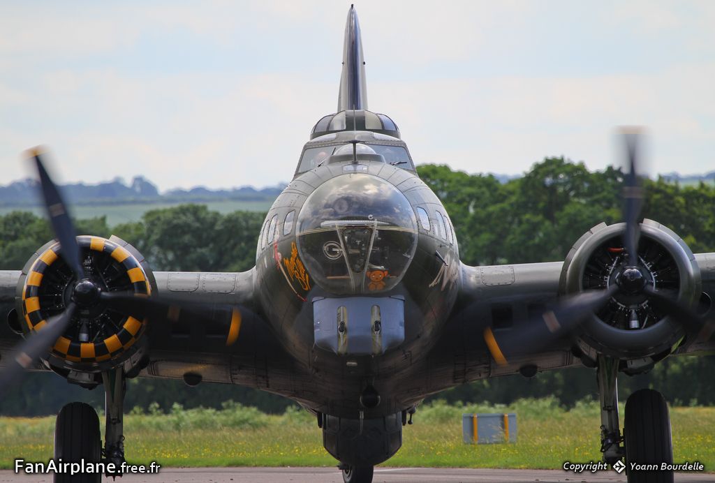 Boeing B-17G Flying Fortress (299P) - G-BEDF