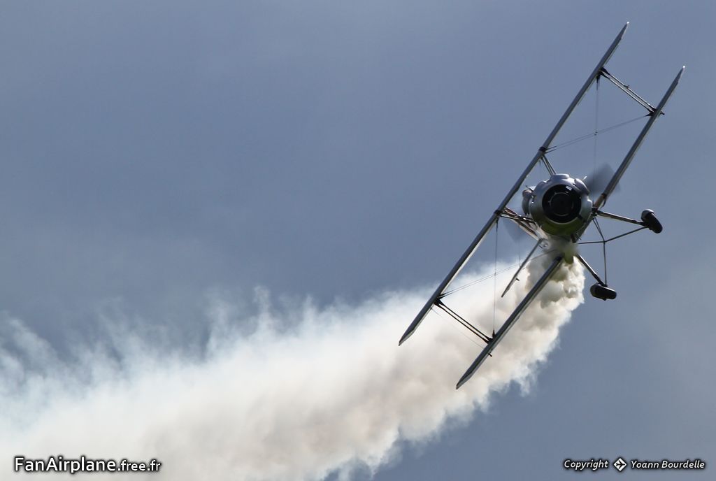 Bcker B-133 Jungmeister - G-BUTX