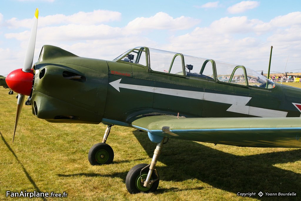 Yakovlev YAK-18 - OO-IAK