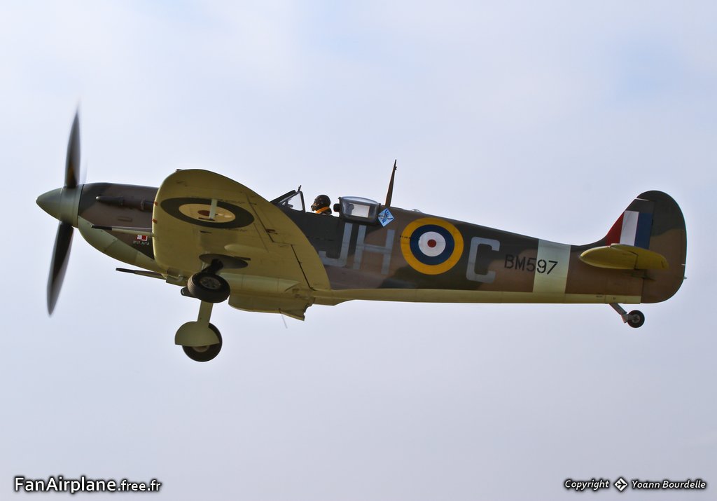 Supermarine 349 Spitfire LF5B - G-MKVB