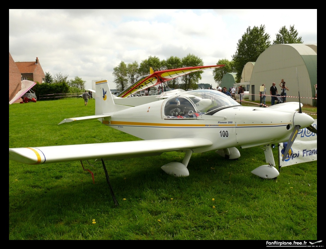 Pioneer 200 - -