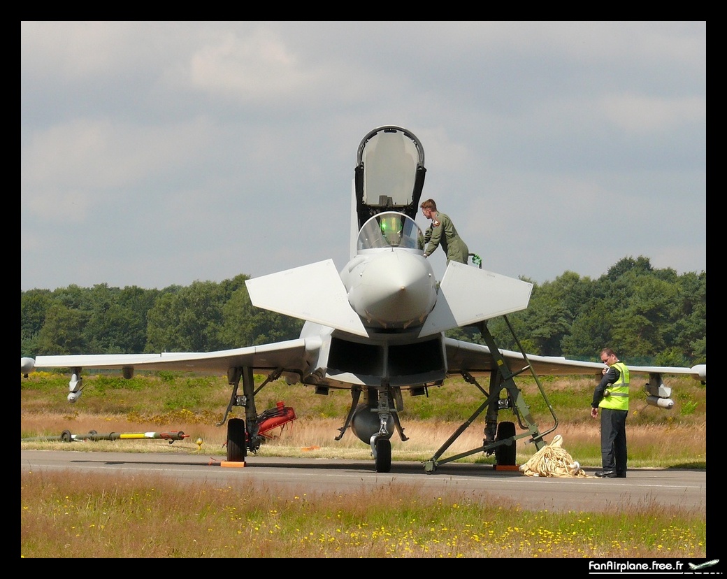 Eurofighter EF-2000 Typhoon F2 - ZJ910 / BV