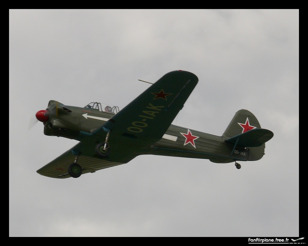 Yakovlev YAK-18 - OO-IAK