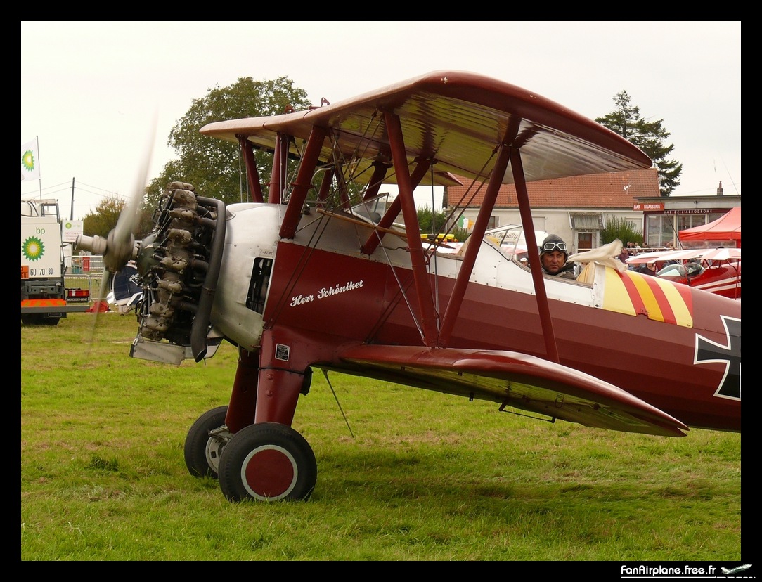 Boeing Stearman E75 - F-AZMZ
