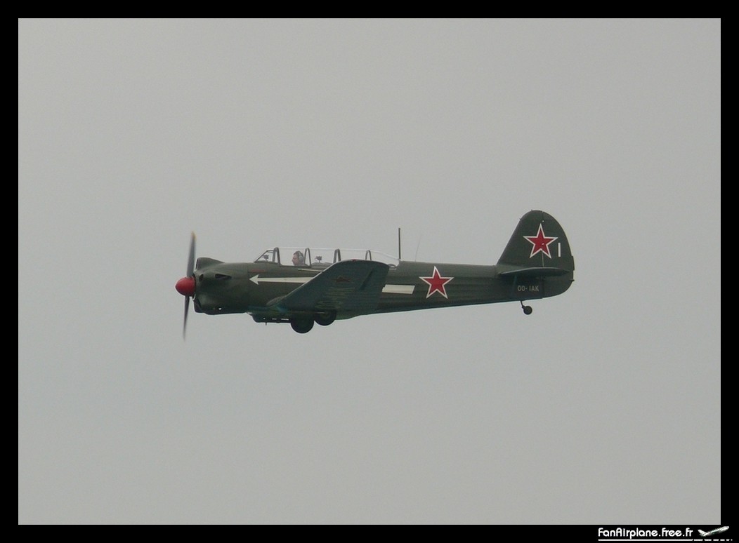 Yakovlev YAK-18 - OO-IAK