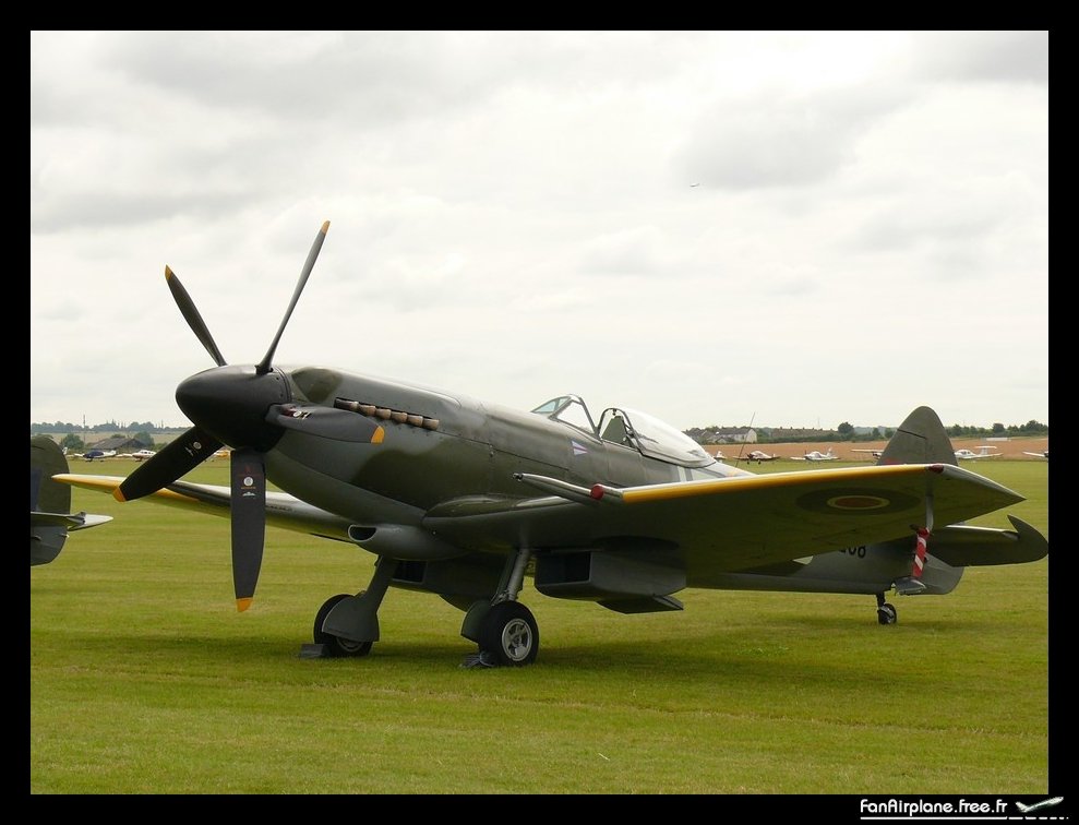 Supermarine 379 Spitfire FR14E - G-SPIT