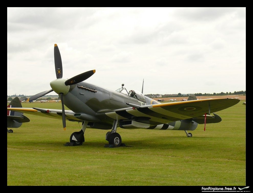 Supermarine 361 Spitfire LF9E - G-IXCC