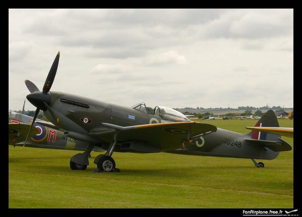 Supermarine 361 Spitfire LF16E - G-OXVI