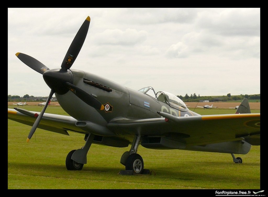 Supermarine 361 Spitfire LF16E - G-OXVI