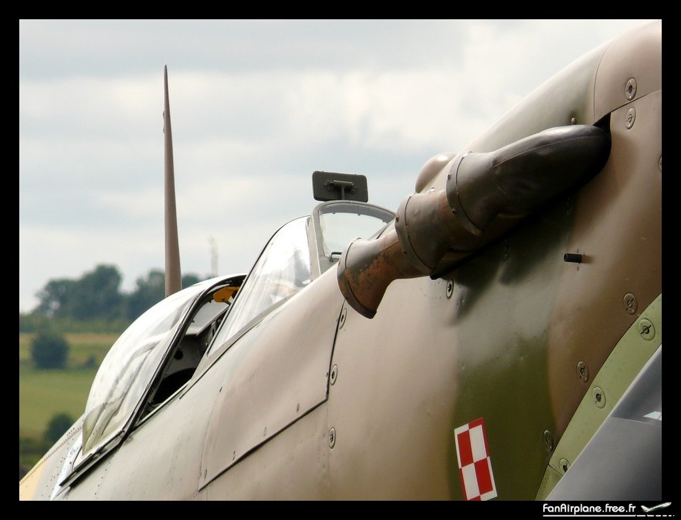 Supermarine 349 Spitfire LF5B - G-MKVB