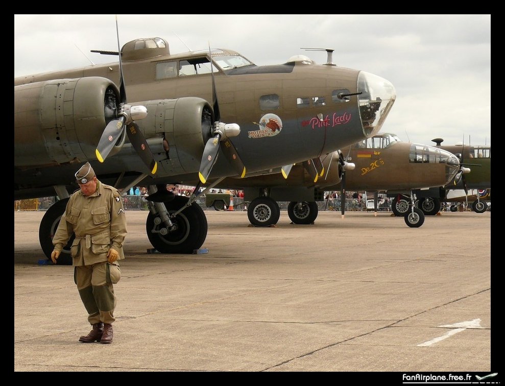 Boeing B-17G Flying Fortress (299P) - F-AZDX