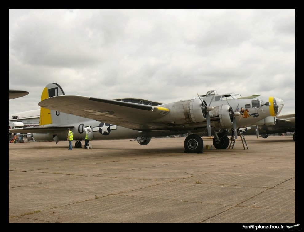 Boeing B-17G Flying Fortress (299Z) - N390TH
