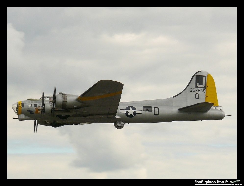 Boeing B-17G Flying Fortress (299Z) - N390TH