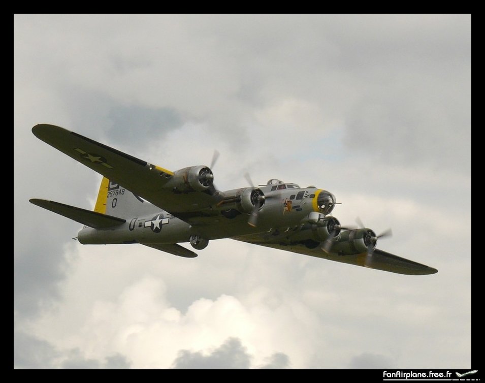 Boeing B-17G Flying Fortress (299Z) - N390TH