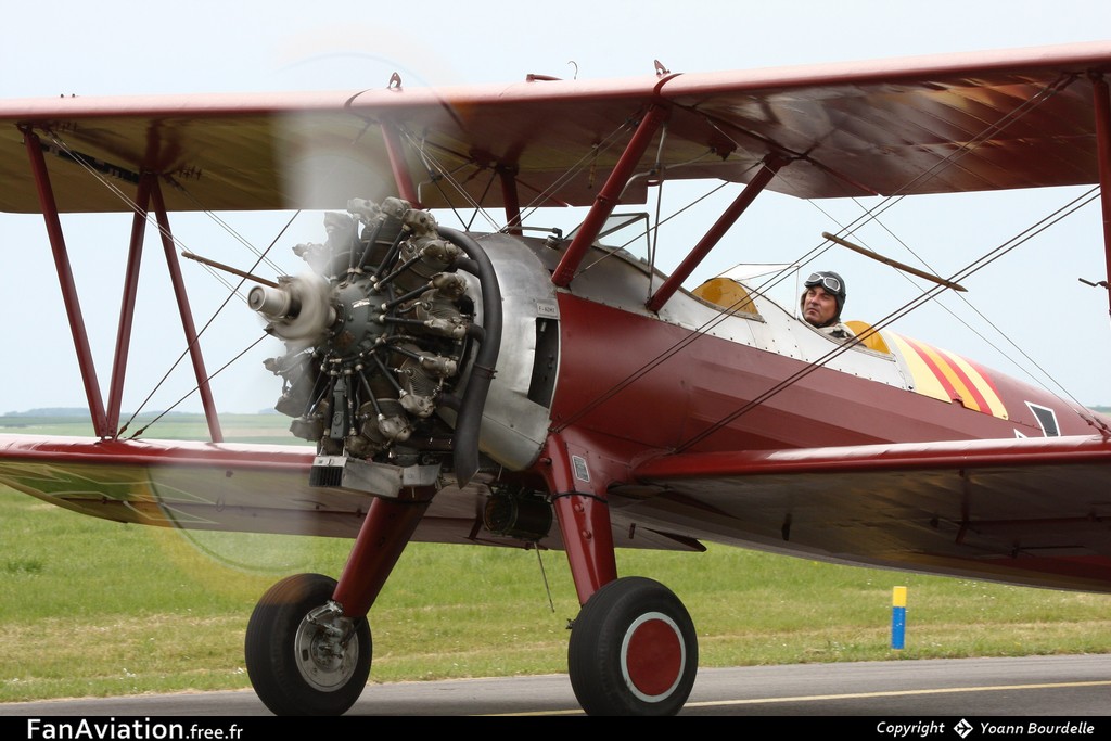 Boeing Stearman E75 - F-AZMZ