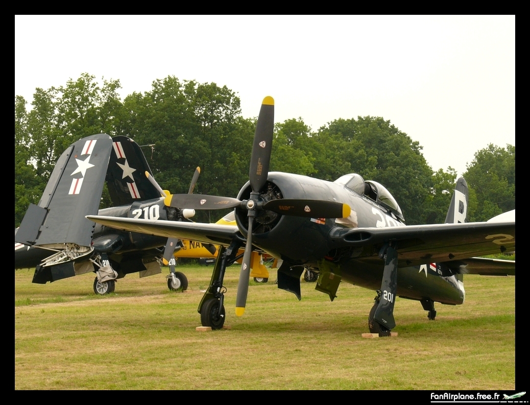 Grumman F8F-2P Bearcat - G-RUMM