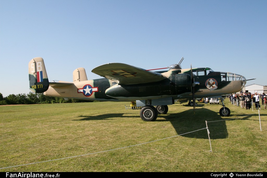 North American B-25J - F-AZZU
