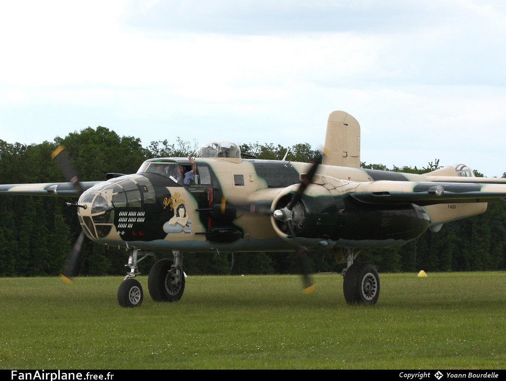 North American B-25J - F-AZZU