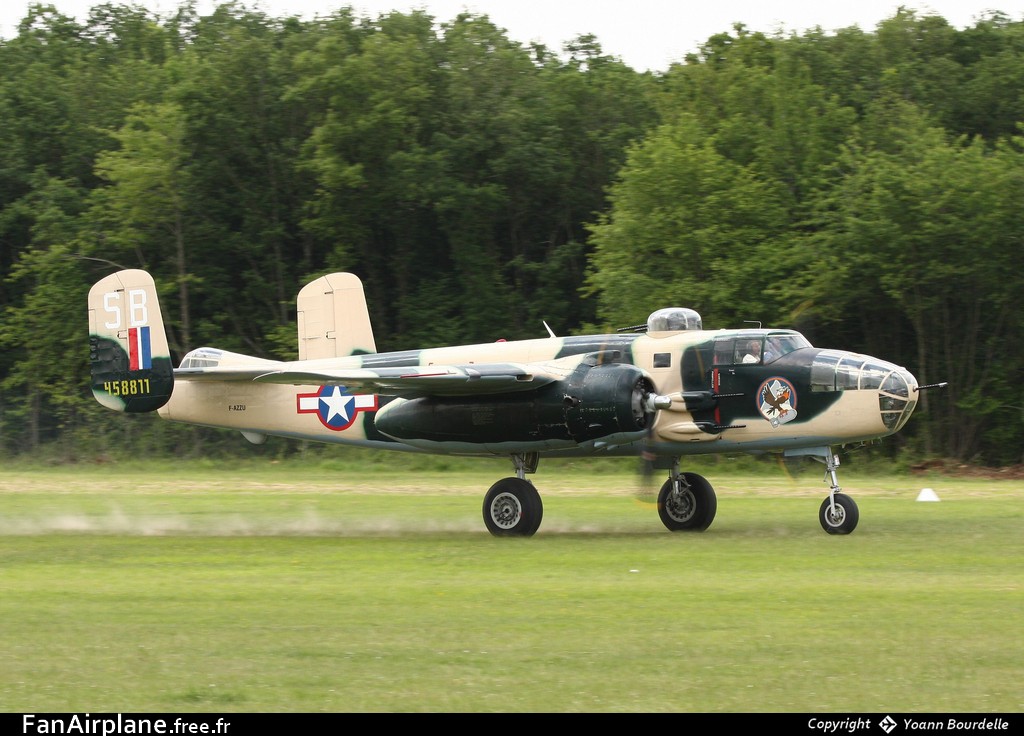 North American B-25J - F-AZZU