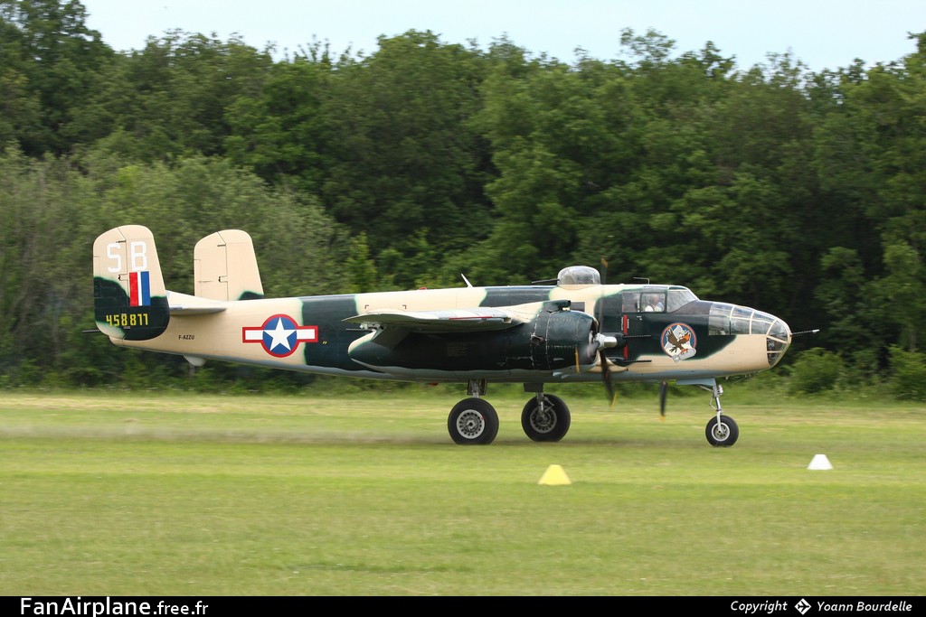 North American B-25J - F-AZZU