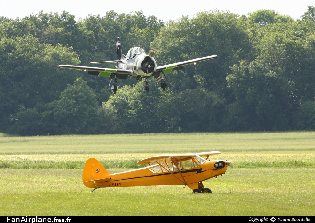 North American T-28C Trojan - F-AZHN