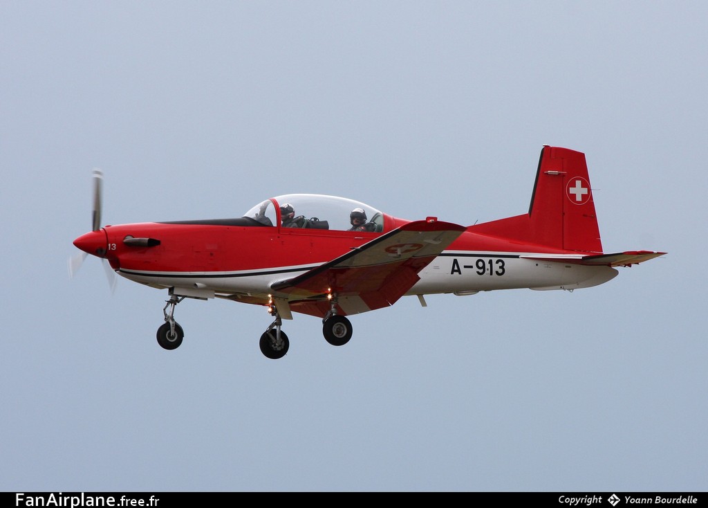 Pilatus PC-7 - A-913